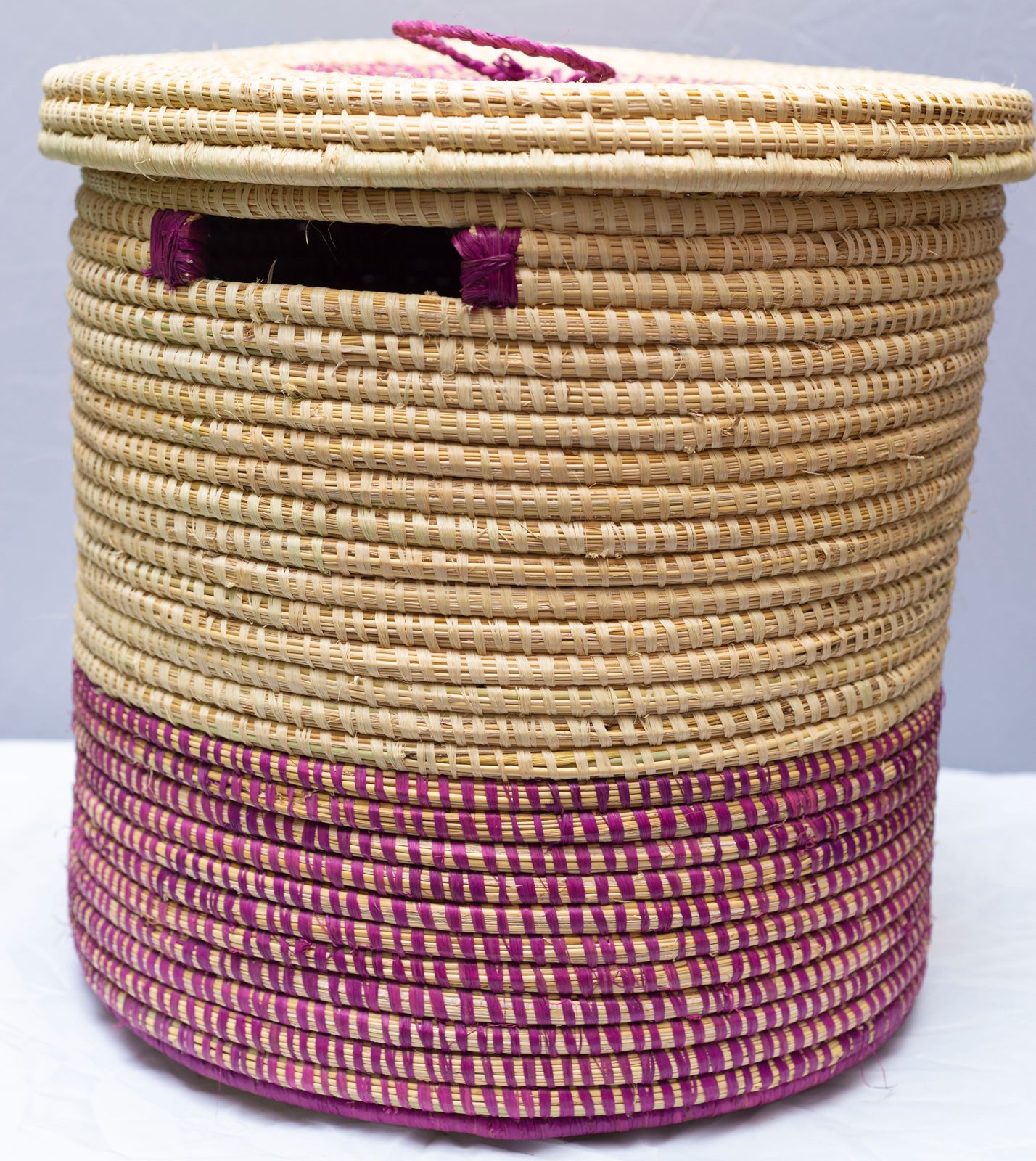 Medium-sized baskets with lids