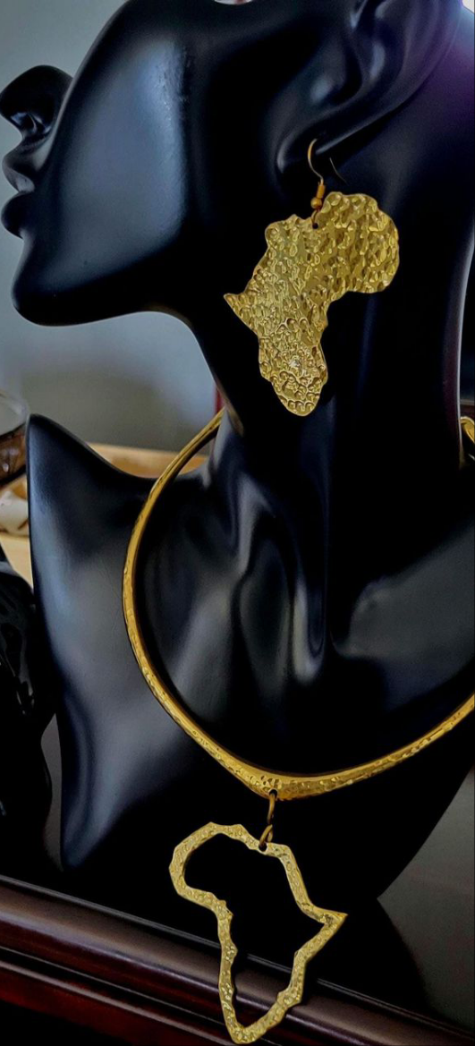 Earring and necklace set