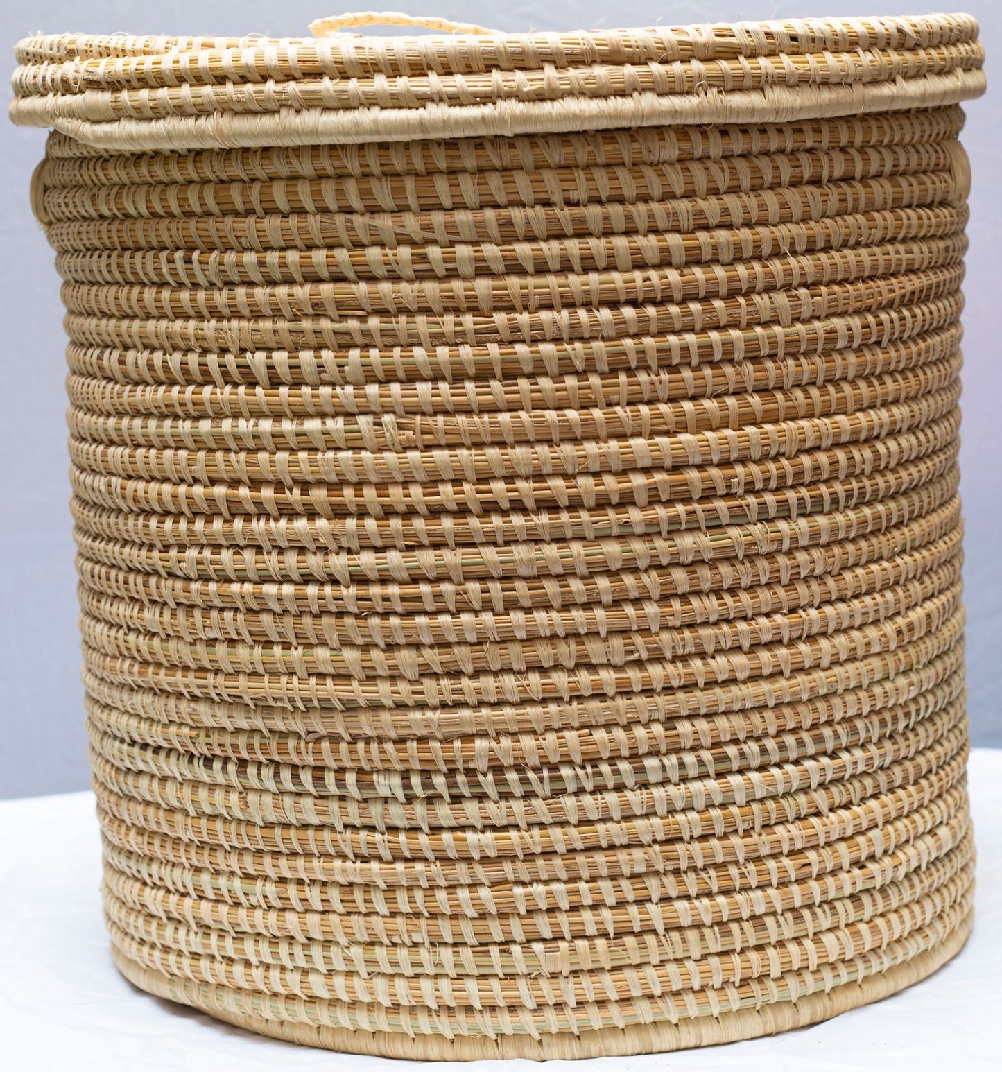 Medium-sized baskets with lids