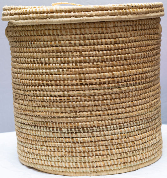 Medium-sized baskets with lids