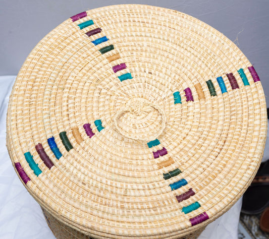 Medium-sized baskets with lids