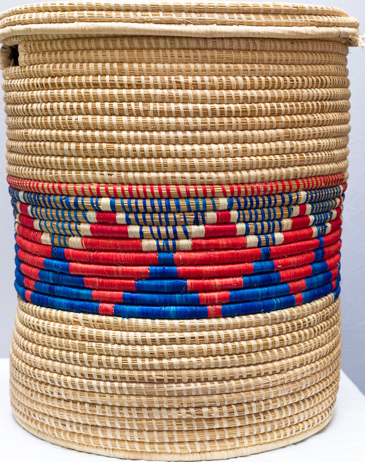 Medium-sized baskets with lids