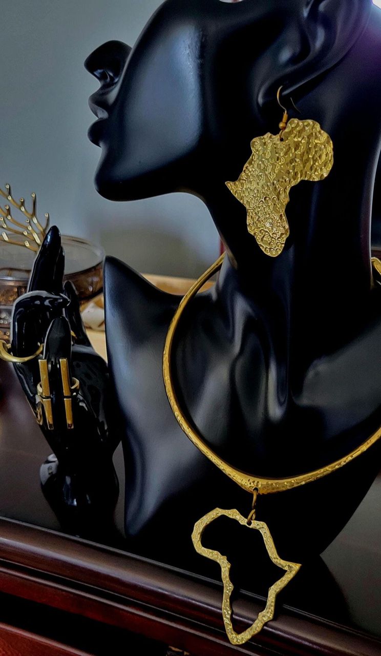 Earring and necklace set